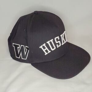 LNew-Seattle WA Huskies Adjustable Snapback Hat. New Era 9Fifty Embroidered